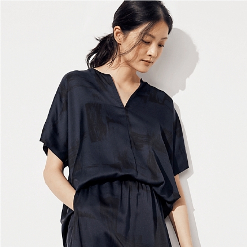 Eileen Fisher Brushstroke Silk & Organic Cotton Split Neck Top